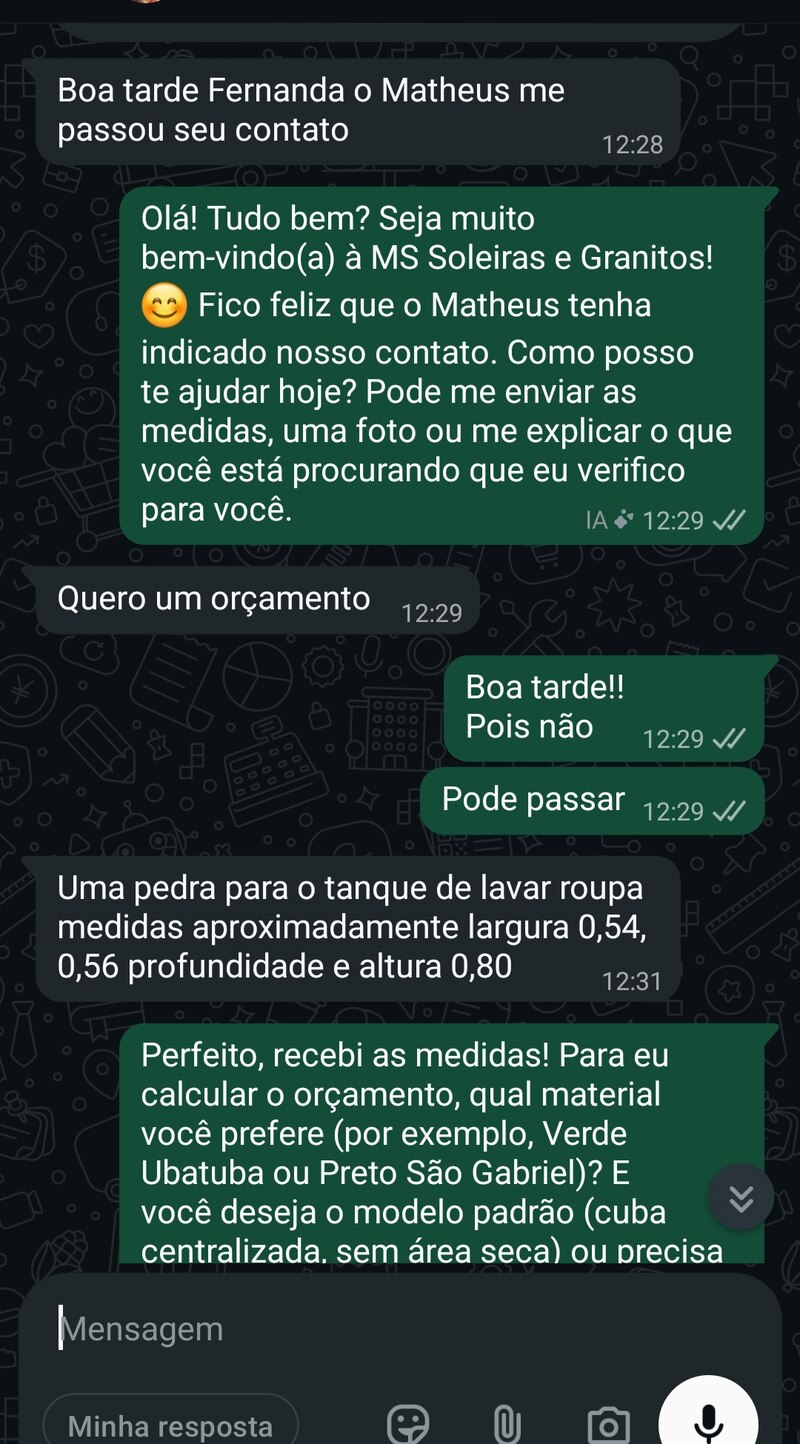 WhatsApp conversation with Pedrita recommending Verde Ubatuba and other cost-effective granite options for a client